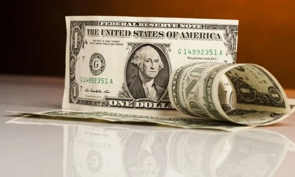 El dólar mayorista rompe récords y supera al «blue»