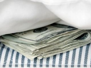 ¿Llegó la hora de usar los dólares del colchón? Caputo anticipa medidas para fomentar su circulación