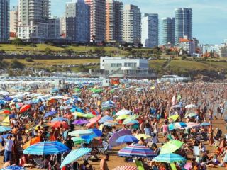Playas m�s limpias y ordenadas: Los balnearios privados de Mar del Plata delimitan espacios para fumadores