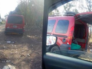 Infraganti: Lo agarraron tirando basura en la va pblica y qued registrado