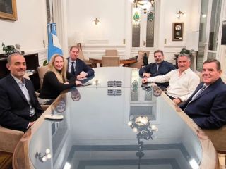 LLA y el PRO sellan alianza para disputarle el poder al peronismo