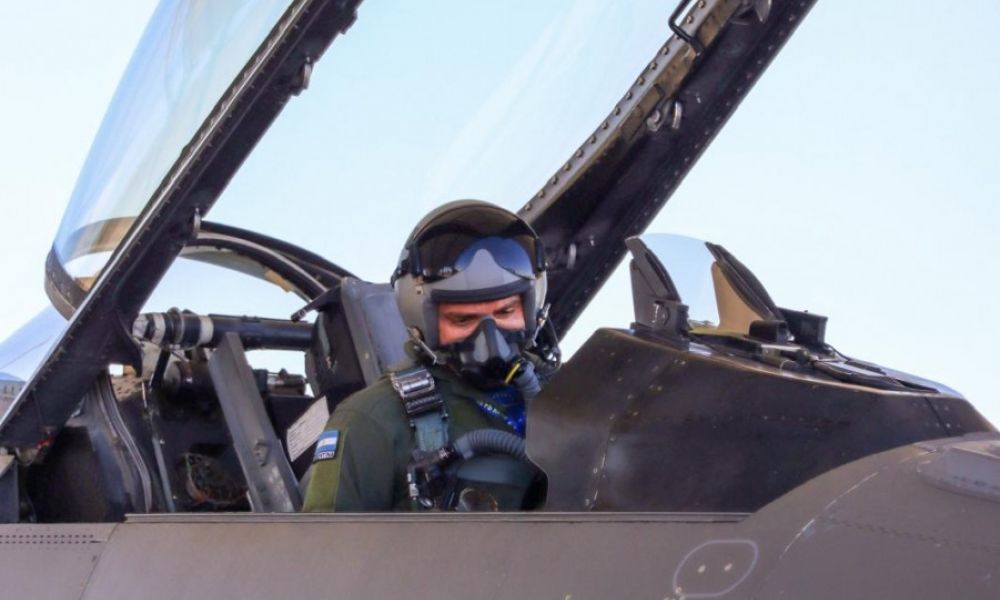 Pilotos argentinos ya vuelan solos los F-16