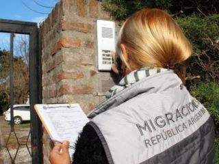 Migraciones denunciar penalmente a las 287 personas que no cumplieron con el aislamiento
