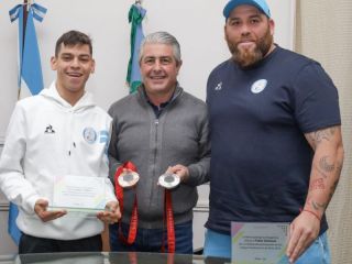 Bienvenida gloriosa a dos orgullos pergaminenses: Alexis Chvez y Pablo Gimnez
