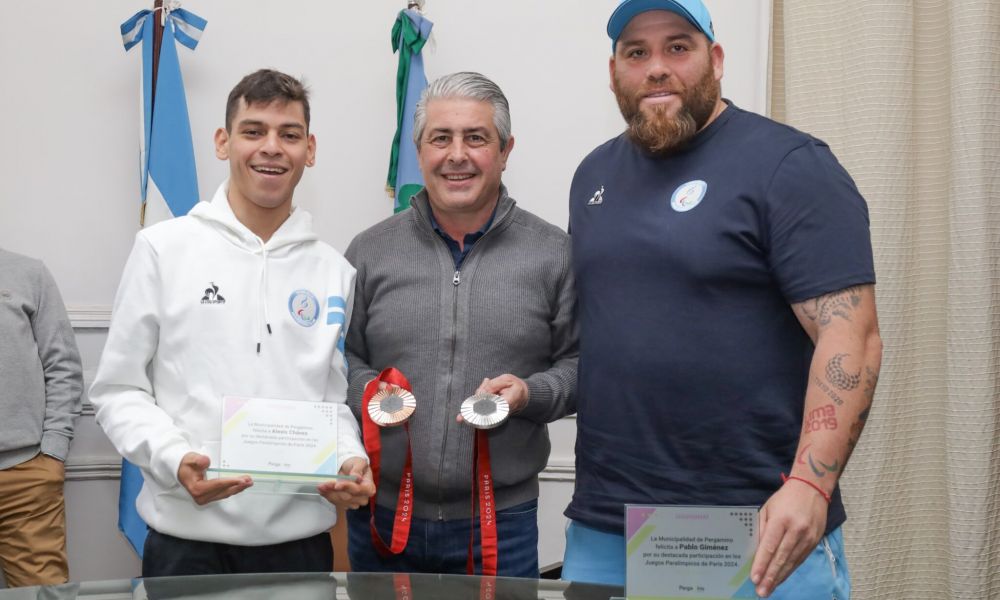 Bienvenida gloriosa a dos orgullos pergaminenses