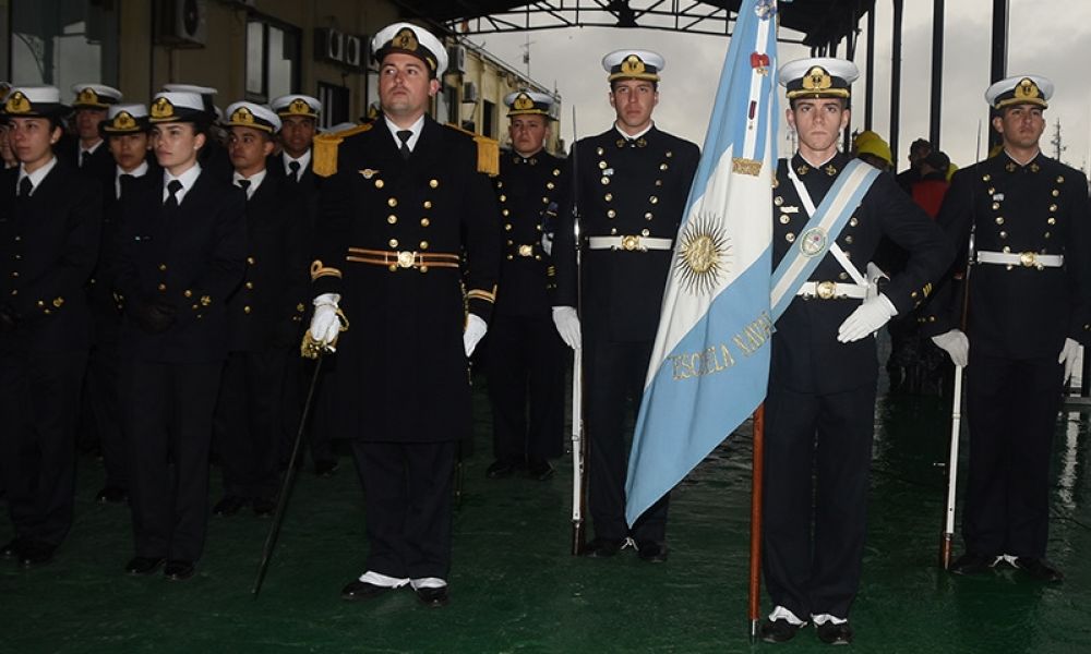 La fragata ARA Libertad inició su viaje