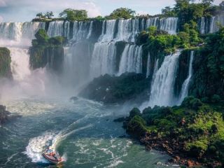 Tragedia en las Cataratas del Iguazú: Murió un turista tras el vuelco de una embarcación