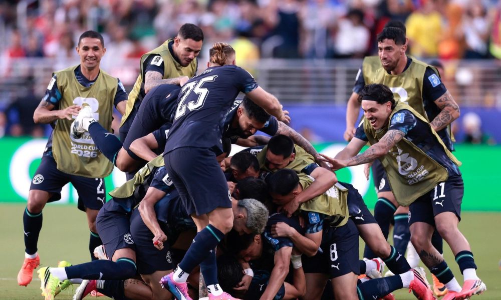 Paraguay resistió con diez jugadores