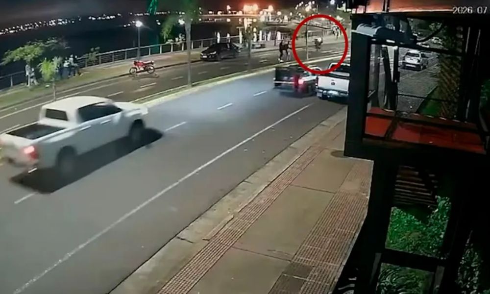 Hacía «wheelie», atropelló y mató a un soldado