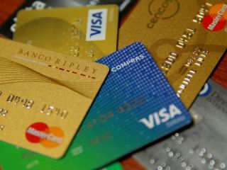Crece la dependencia de las tarjetas de crdito en Argentina: Ms consumo y deuda acumulada