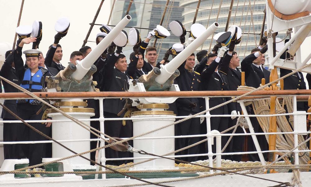 La fragata ARA «Libertad» surca los mares en su 53º Viaje