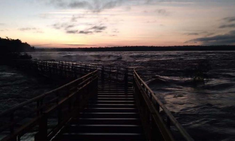 Cierran La Garganta del Diablo por la crecida del río