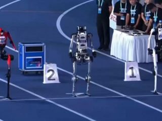 Un robot humanoide chino corrió los 100 metros más rápido que Usain Bolt