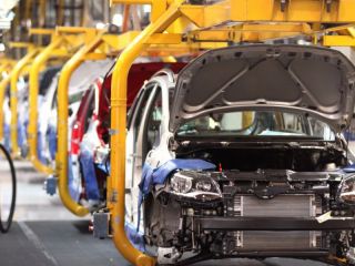 La industria automotriz no logra recuperarse: La producción de vehículos cayó 18,3% en el primer semestre