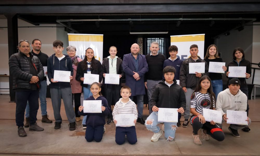 Pergamino entregó becas a jóvenes deportistas