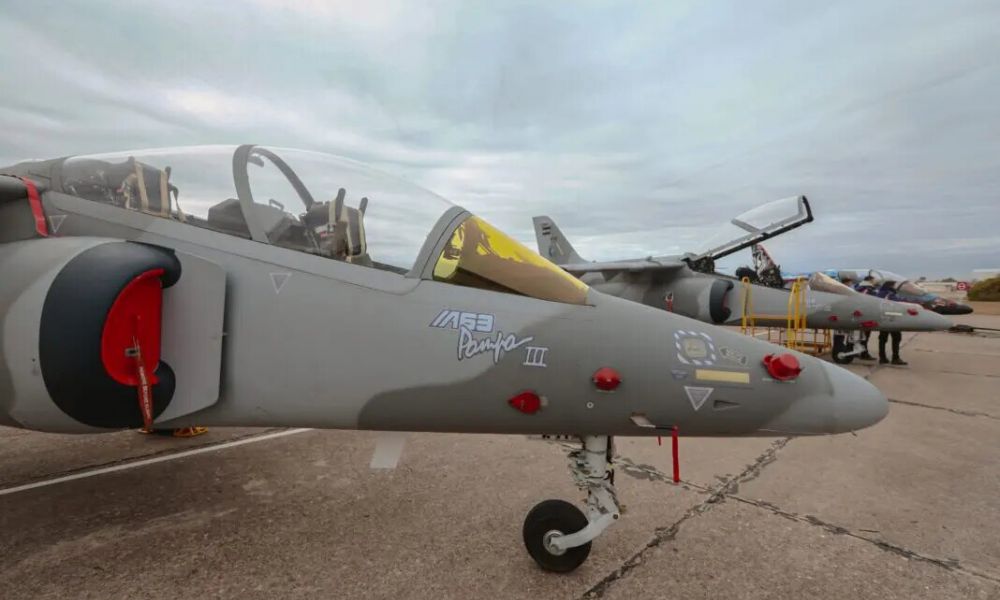 FAdeA entregó dos aviones Pampa III