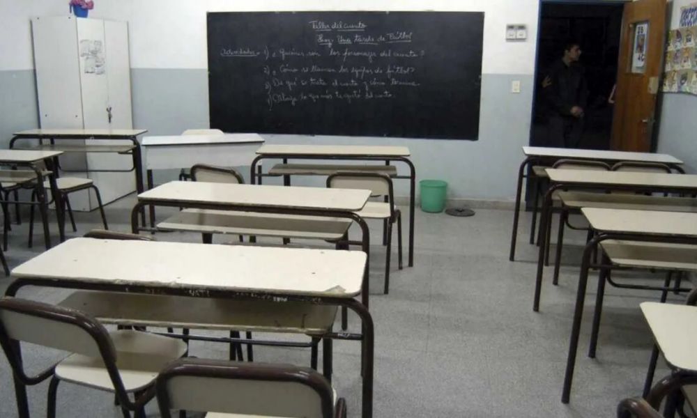 Paro docente persiste a pesar del bono