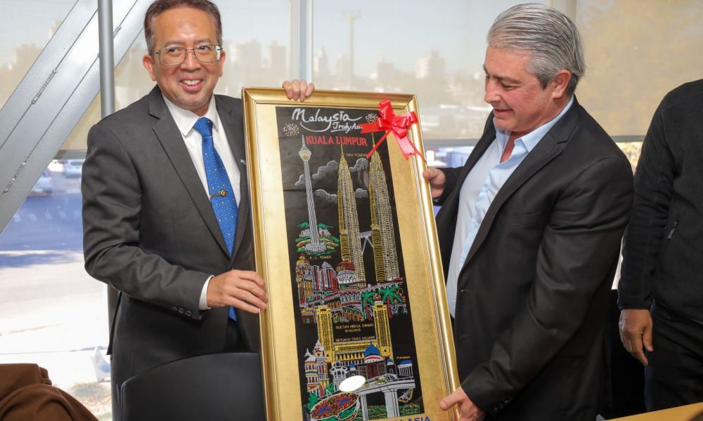 Martínez recibió al Embajador de Malasia