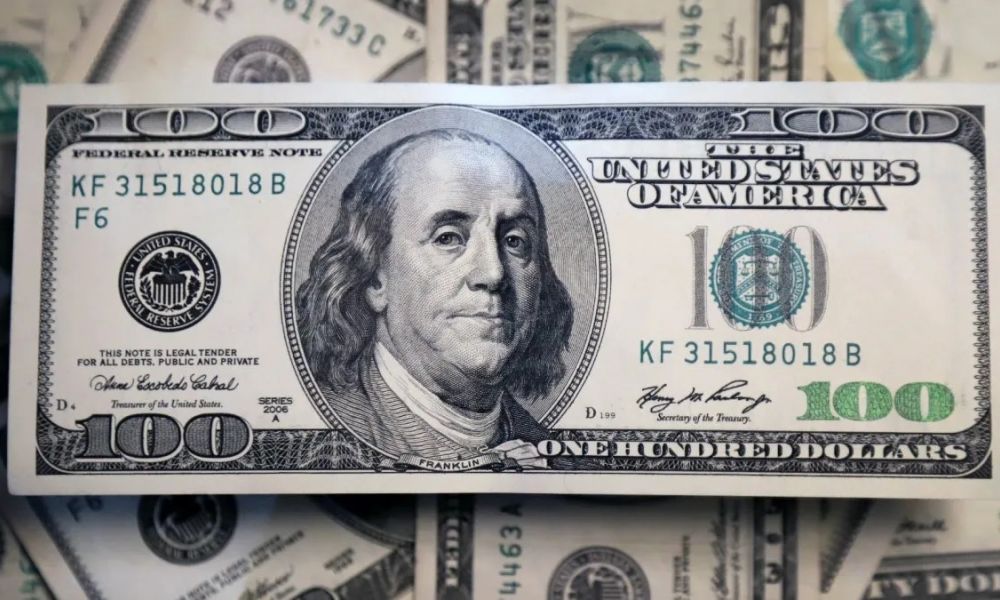 El dólar rompe la banda y el riesgo país se dispara