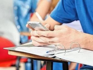 Comenz� a regir la restricci�n de celulares en escuelas primarias bonaerenses