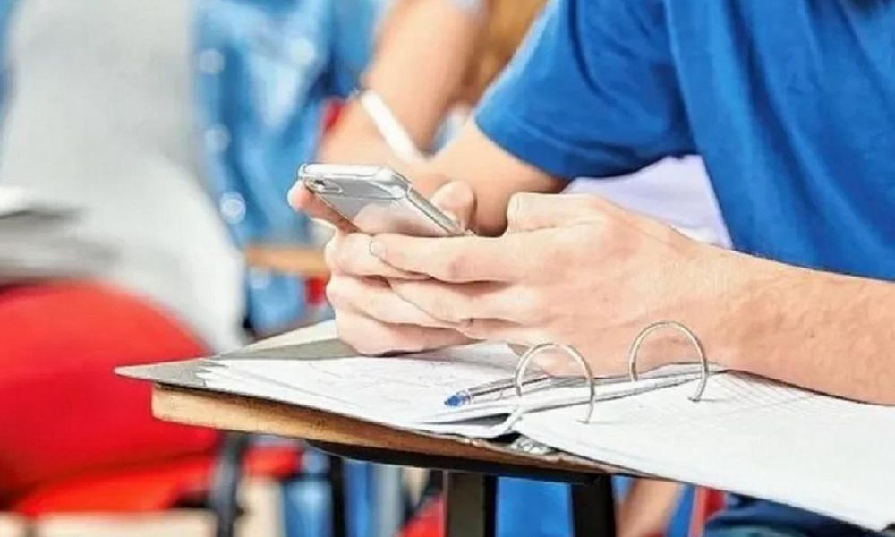 Comenzó a regir la restricción de celulares en escuelas