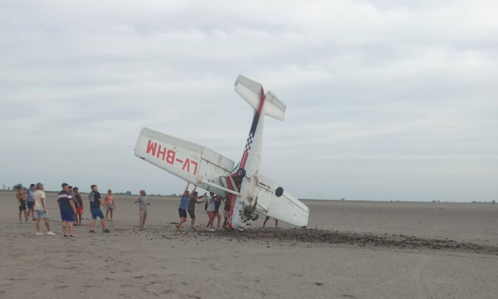 Aterrizaje de emergencia en la Laguna de Gómez