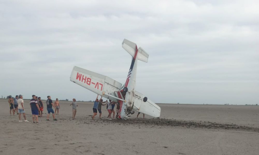 Aterrizaje de emergencia en la Laguna de Gómez