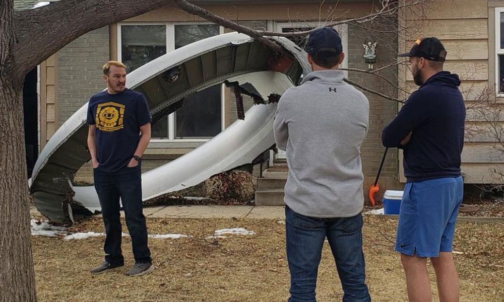Partes del avión averiado