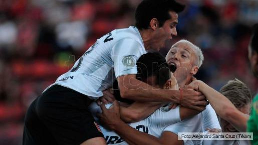 Estudiantes venció a San Lorenzo y se afianzó como líder