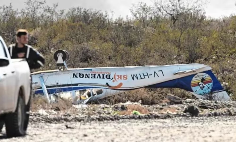 Un instructor murió tras ser embestido por un avión