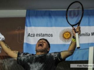 Del Potro le regal� su raqueta a Maradona