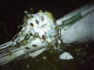 Se estrell� el avi�n en el que viajaba el equipo Chapecoense de Brasil: 76 muertos