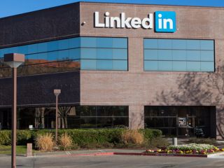 Microsoft cierra la compra de Linkedin y sube en Nasdaq