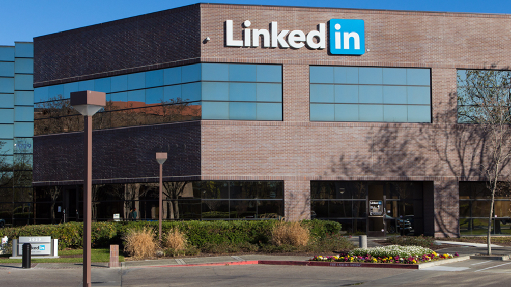 Microsoft cierra la compra de Linkedin y sube en Nasdaq