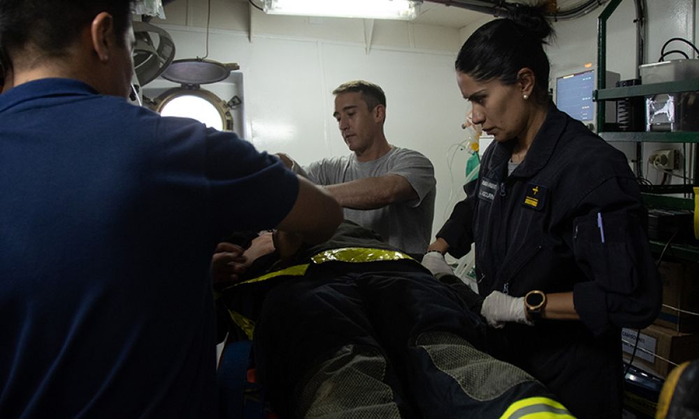 Entrenamientos intensivos a bordo de la Fragata ARA Libertad