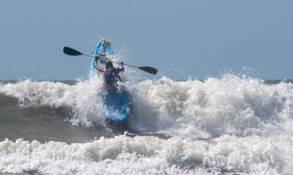 Filmó a un kayakista en peligro y no lo auxilió