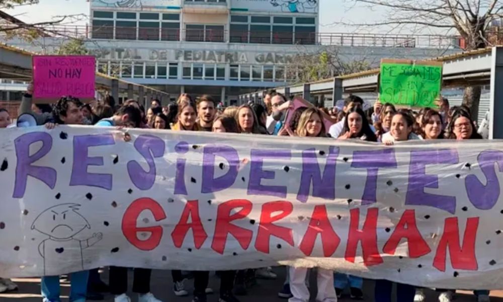Residentes del Garrahan levantaron el paro