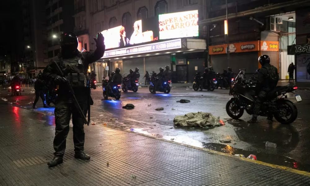 Graves incidentes en el Obelisco empañan los festejos