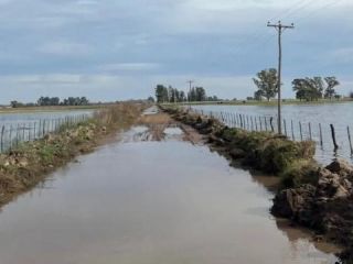 Inundaciones en la regin ncleo: 700.000 hectreas bajo agua y productores en alerta