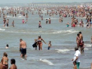 Heridos y 15 detenidos en Villa Gesell