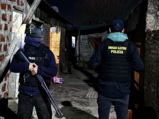 Allanamiento en Villa San José: Desbaratan un punto de venta de drogas y detienen a una joven