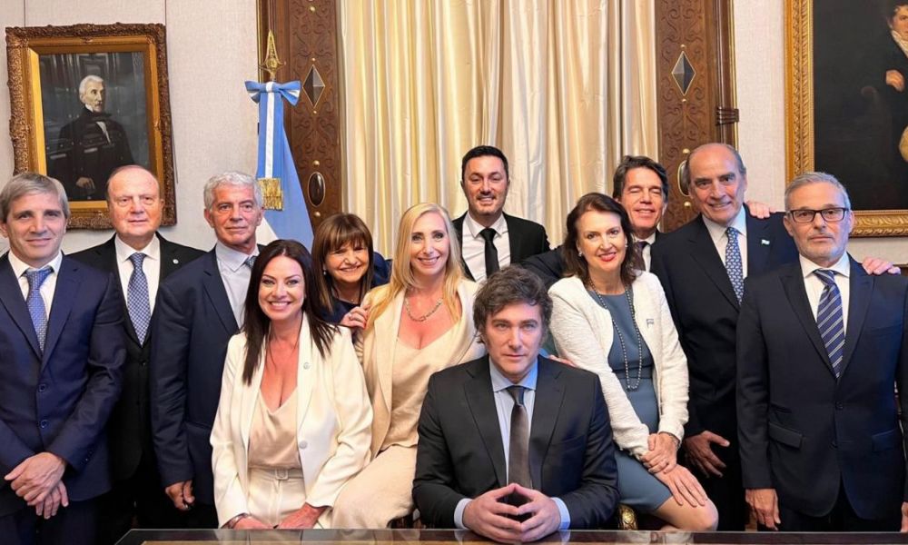 Milei oficializa reestructuración del Gabinete