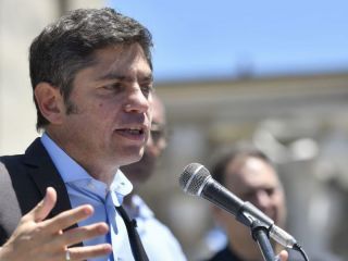 Kicillof lanzó su escuela política entre reclamos por Cristina y cánticos de «Axel presidente»