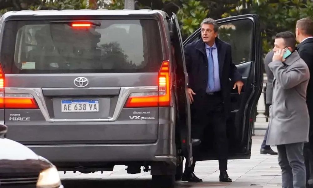 La Toyota Hiace de Sergio Massa atrae la atención