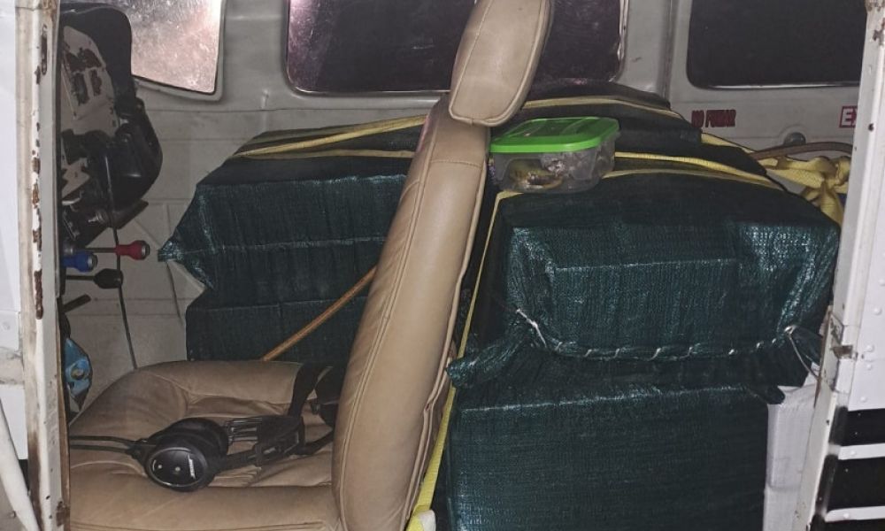 Fuerzas Armadas interceptan avión con 500 kilos de cocaína