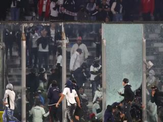 Tragedia en el Monumental de Chile: Murieron dos hinchas en una avalancha antes del partido entre Colo Colo y Fortaleza