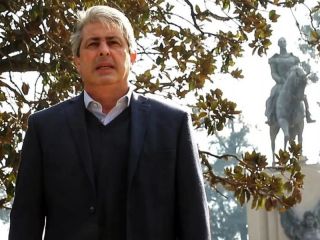 Un debate en silencio: La reelección de intendentes bonaerenses podría permitir a Martínez un nuevo mandato