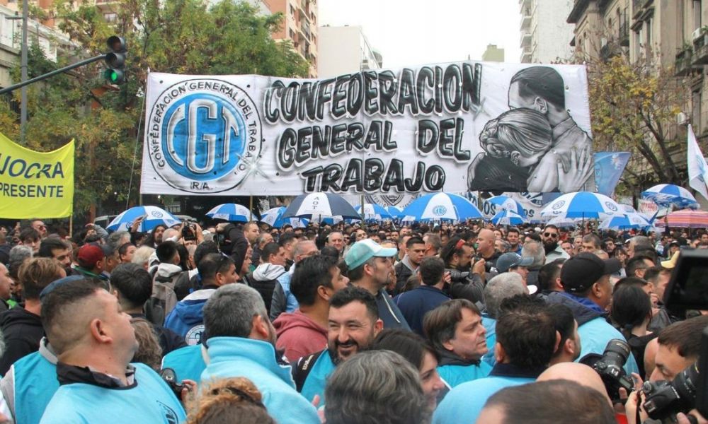 La CGT endurece su postura y analiza un paro general