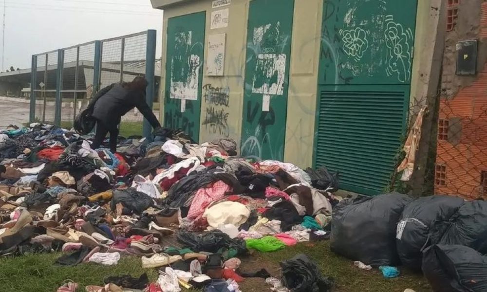 Donaciones halladas en un basural desatan indignación