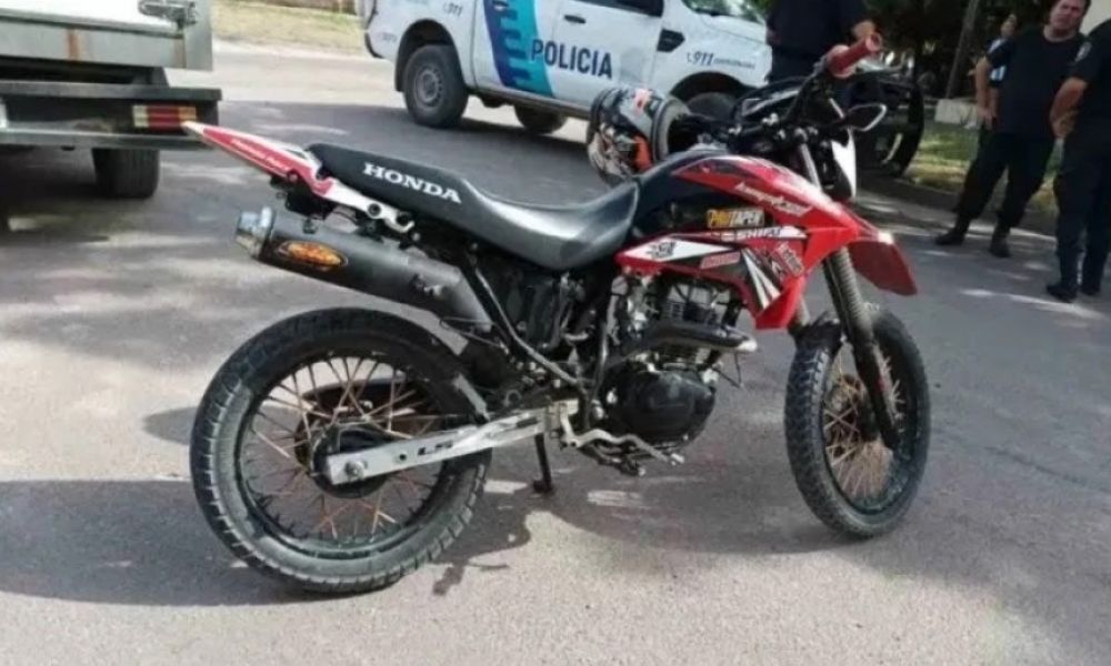 Murió asfixiado tras caer de su moto
